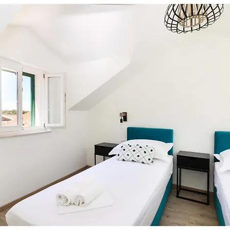 Guest house House Gambin 4*