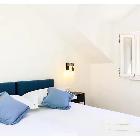 بيت ضيافة House Gambin Primošten