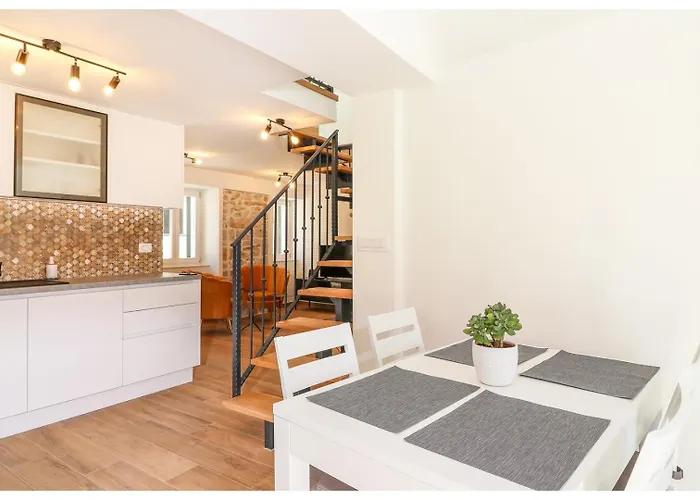 Gasthuis House Gambin 4*